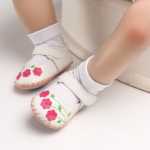 아기 신발의 그림