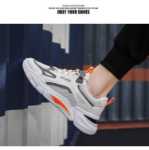 남성 스니커즈의 그림