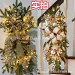 크리스마스 계단 장식 화환의 그림