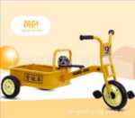 버킷이 달린 유치원 세발자전거의 그림