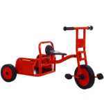 버킷이 달린 유치원 세발자전거의 그림