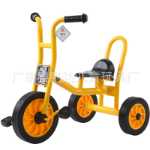 버킷이 달린 유치원 세발자전거의 그림