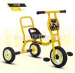 버킷이 달린 유치원 세발자전거의 그림