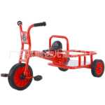 버킷이 달린 유치원 세발자전거의 그림