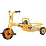 버킷이 달린 유치원 세발자전거의 그림