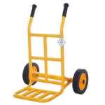 버킷이 달린 유치원 세발자전거의 그림