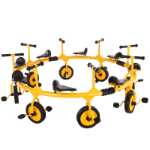 버킷이 달린 유치원 세발자전거의 그림