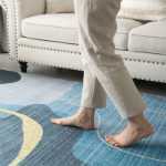 스칸디나비아 거실 카펫 소파 커피 테이블의 그림