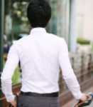 남성용 긴팔 셔츠의 그림