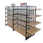 문구 선반 진열대의 그림