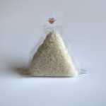 일본식 삼각 주먹밥 파우치의 그림