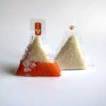 일본식 삼각 주먹밥 파우치의 그림