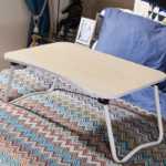 침대 책상 학생 기숙사 노트북 테이블 침대와 공부 쓰기 모양의 접이식 테이블 도매의 그림