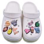 새로운 구멍 신발 장식 버클 액세서리 PVC 부드러운 고무 신발 꽃 신발 버클 액세서리 팔찌 장식품에 만화 정원 신발의 그림