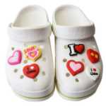 새로운 구멍 신발 장식 버클 액세서리 PVC 부드러운 고무 신발 꽃 신발 버클 액세서리 팔찌 장식품에 만화 정원 신발의 그림