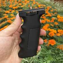 단안 망원경 액세서리 도매 조류 관찰 거울 범용 핸드 헬드 핸들 흔들림 방지 안정적인보기 휴대 전화 사진 액세서리의 그림