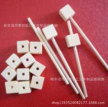 정사각형 일회용 나무 펀치 블록의 그림