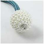 커튼 버클 자석 라이트 럭셔리 패션 거실 커튼 타이 백 타이 백 크리 에이 티브 두꺼운 로프 진주 커튼 마그네틱 버클 도매의 그림