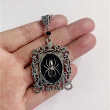 고딕 거미 목걸이의 그림