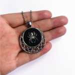 고딕 거미 목걸이의 그림