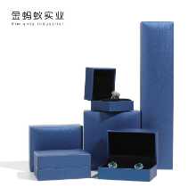 가죽으로 보석 상자의 그림