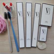 도매 밀짚 칫솔 호텔 호텔 비앤비 일회용 용품 일회용 칫솔 소모품의 그림