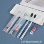 호텔 세면도구호텔 & 비앤비 소모품치약이 포함된 칫솔부드러운 칫솔모 칫솔 세트의 그림