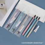 호텔 세면도구호텔 & 비앤비 소모품치약이 포함된 칫솔부드러운 칫솔모 칫솔 세트의 그림