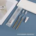 호텔 세면도구호텔 & 비앤비 소모품치약이 포함된 칫솔부드러운 칫솔모 칫솔 세트의 그림