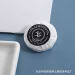 호텔 세면도구호텔 & 비앤비 소모품치약이 포함된 칫솔부드러운 칫솔모 칫솔 세트의 그림