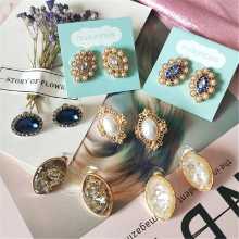 빈티지 보석 스터드 귀걸이의 그림