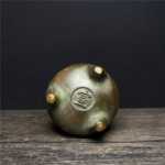 골동품 구리 세 다리 향로의 그림