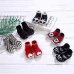 아기 실내화의 그림