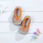 아기 실내화의 그림