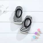 아기 실내화의 그림