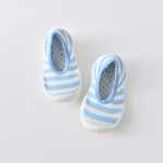 아기 실내화의 그림