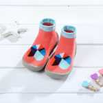 아기 실내화의 그림