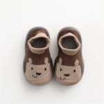 아기 유아 신발의 그림