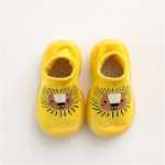 아기 유아 신발의 그림