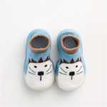 아기 유아 신발의 그림