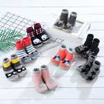 아기 실내화의 그림