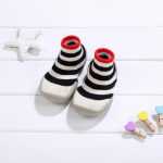 아기 실내화의 그림