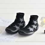 아기 실내화의 그림