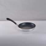 붙지 않는 프라이팬의 그림