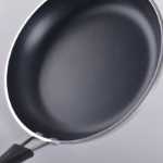 붙지 않는 프라이팬의 그림