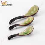 일본식 세라믹 숟가락의 그림