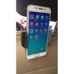 뒷좌석 휴대폰 클립의 그림