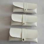 선글라스, 안경, 휴대 전화, 가방의 그림