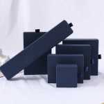 주얼리 귀걸이 발찌 반지 선물 상자의 그림