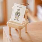 나무 휴대 전화 홀더의 그림